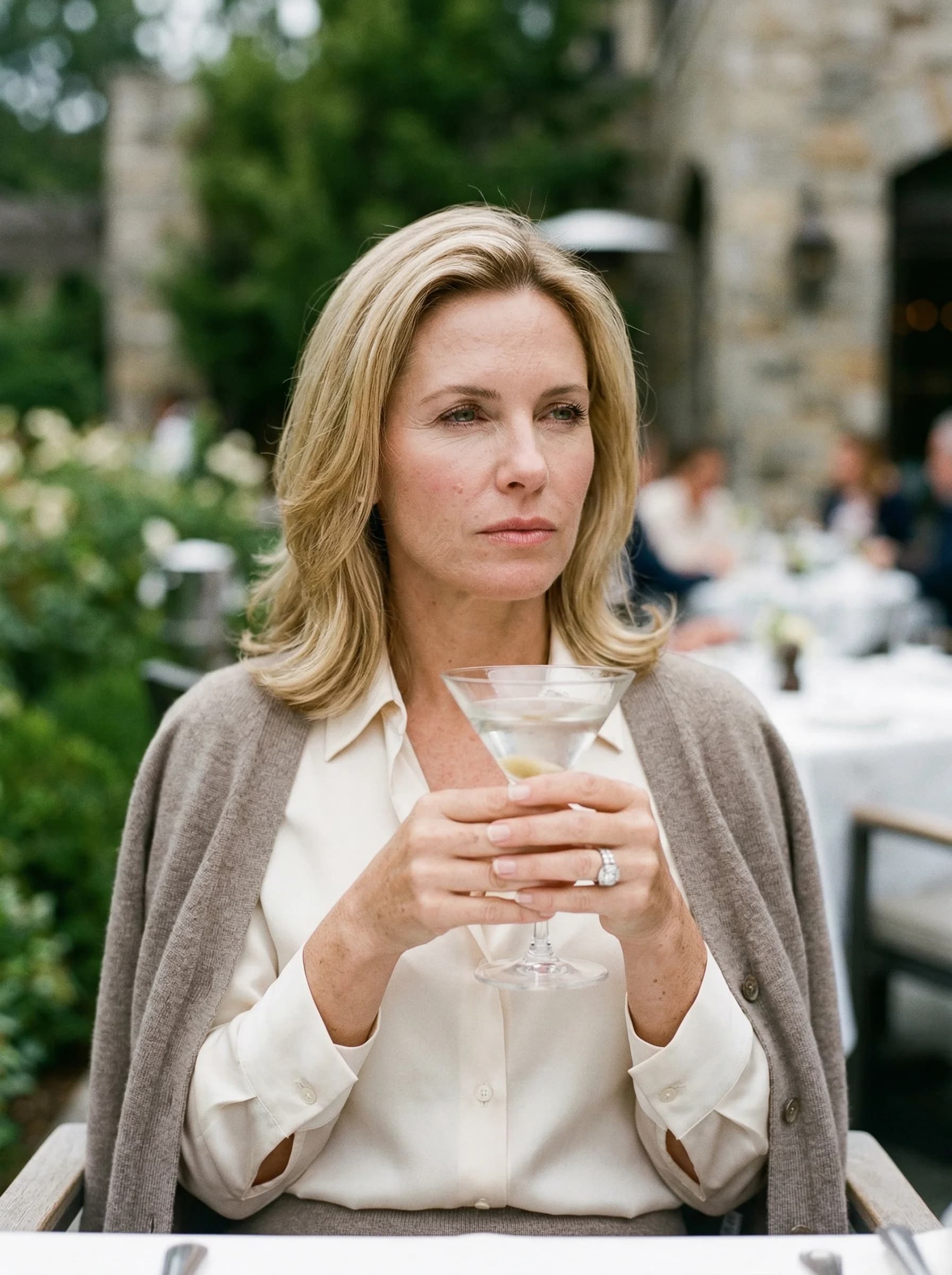 Catarina, High-Society Divorcee